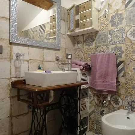 Holiday home La Bottega Del Fabbro Affitto Breve Contigliano